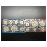 1974 US UNCCIRCULATED SET -  P & D 12 COINS