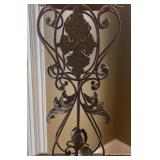 Metal Flourish Design Table Lamp