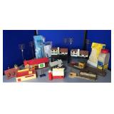 Vintage HO Scale R/R Buildings & Accessories