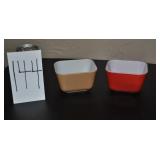 (2) Vintage Pyrex Refriderator Dishes