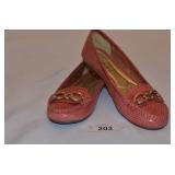 Fuschia Bandolino Size 6 Flats