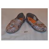 Gray w/Puppies Bobs by Skechers Size 6 Flats
