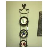 Metal rooster plate rack w/ 3 plates