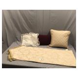 4pcs 100" Fine Table Runner w/pillows