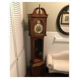 Ridgeway Grandmother Clock w/key