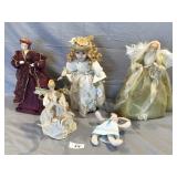 5pcs of dolls and décor