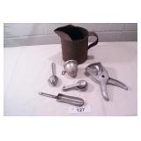 6pcs of vintage kitchen items