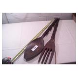 2pcs of vintage kitchen utensils decor