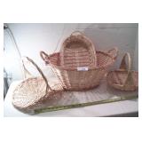 4pcs of vintage wicker baskets