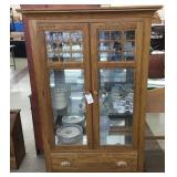 Oak Display cabinet w/3 shelves w/ lights