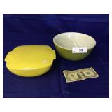 Pair of vintage Pyrex bowls
