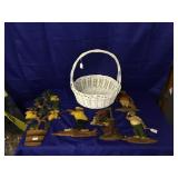 7 Pieces Aluminum Wall Plaques & White Wicker Bask