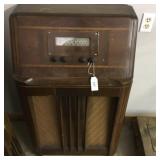 Vintage Tube Type Philco Wooden Radio