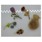5 pcs. Vintage Brooches
