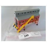 N Scale Grain/Wood Chip Loading Railroad Center
