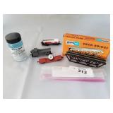 Selection of 3 N Scale Rail Cars,Deck Bridge & Cle