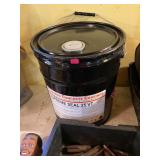 5 Gallons of Supreme Seal 22V