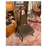 Gentlemanï¿½s Dressing Chair