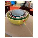 Set of 4 Vintage Pyrex Nesting Bowls