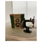 Singer Sewhandy vintage Childs Sewing Machine