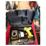 DeWalt Cordless Drill (Dead Battery)