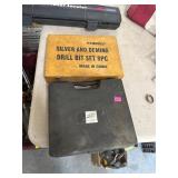 Drill Bit Set and Pneumatic Tool