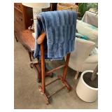 Gentlemanï¿½s Dressing Stand