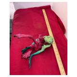 Love Frogs Statue