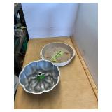 Nordic Bundt Pan and Pampered Chef Pan