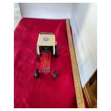 Diecast 1586 IH Tractor