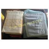 Elegant Vintage Towel Set - Soft Pastels and Intri