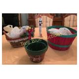 Holiday Gift Basket with Assorted D©cor