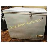 General Electric Free-Standing Chest Freezer Model
