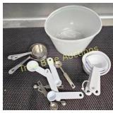 Measuring Cups and Spoons Set with White Plastic a
