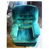 Green Velvet Recliner Chair with Tufted Design and