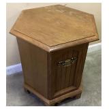 BROYHILL FURNITURE 6 SIDE END TABLE