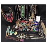 ASSORTED COSTUME JEWELRY, NECKLACES, BRACELETS,