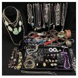 ASSORTED COSTUME JEWELRY, NECKLACES, BRACELETS,
