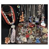 ASSORTED COSTUME JEWELRY, NECKLACES, BRACELETS,