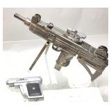 (2) UZI MACHINE GUN LIGHTER & PISTOL LIGHTER