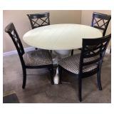 TRADITIONAL STYLE ROUND DINING TABLE & 4 GINGHAM