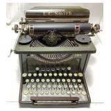 1930s LC SMITH & CORONA 8-10 TYPEWRITER IN VERY