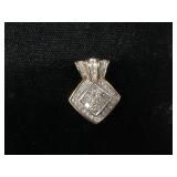 10K 2 TONE 3.9G PRINCESS & ROUND DIAMOND PENDANT