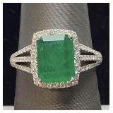18KT WHITE GOLD EMERALD & DIAMOND RING, SIZE 6.5