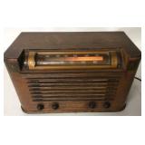 VINTAGE WARWICK RADIO, MODEL C-104A, POWERS ON