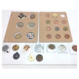 ASSORTED VINTAGE TOKENS & COMMEMORATIVE COIN