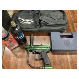 SPYDER VICTOR PAINTBALL GUN, BAG, C02, BALLS AND