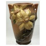 1944 ROSEVILLE POTTERY CLEMATIS VASE, MARKED 105-7