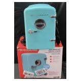 NEW FRIGIDAIRE RETRO PORTABLE BLUE MINI FRIDGE, 5L