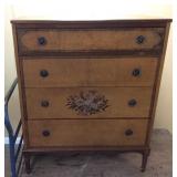 VINTAGE 4 DRAWER CHEST OF DRAWERS WITH HAND